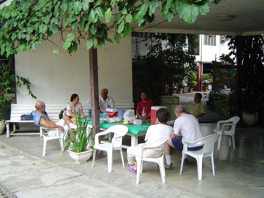 Reddoorz At Broadway Court Apartelle Quezon City Kültér fotó